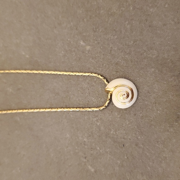 Christian Dior Vintage Shell Pendant Necklace - Picture 3 of 6